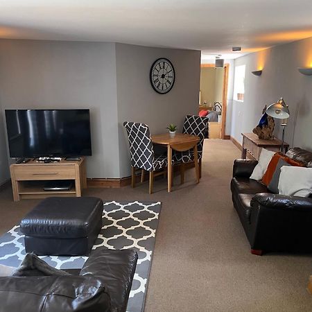 Large 2-Bed House Derbyshire Off Chatsworth Rd Chesterfield Exterior foto